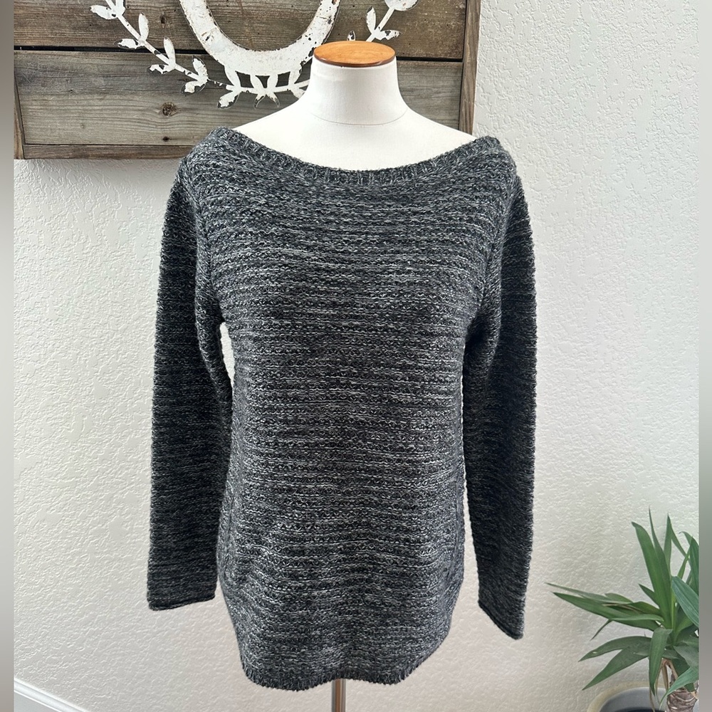Athleta Gray Boat Neck‎ 100% merino wool
Chunky knit Sweater pockets size Medium